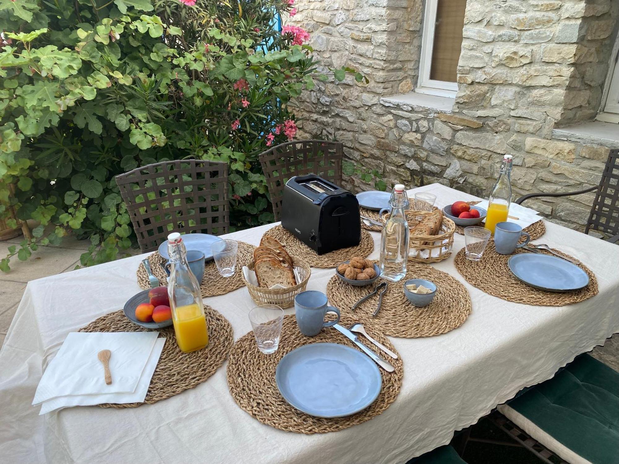 Le Patio Aux Oiseaux Bed and Breakfast La Ciotat Eksteriør billede